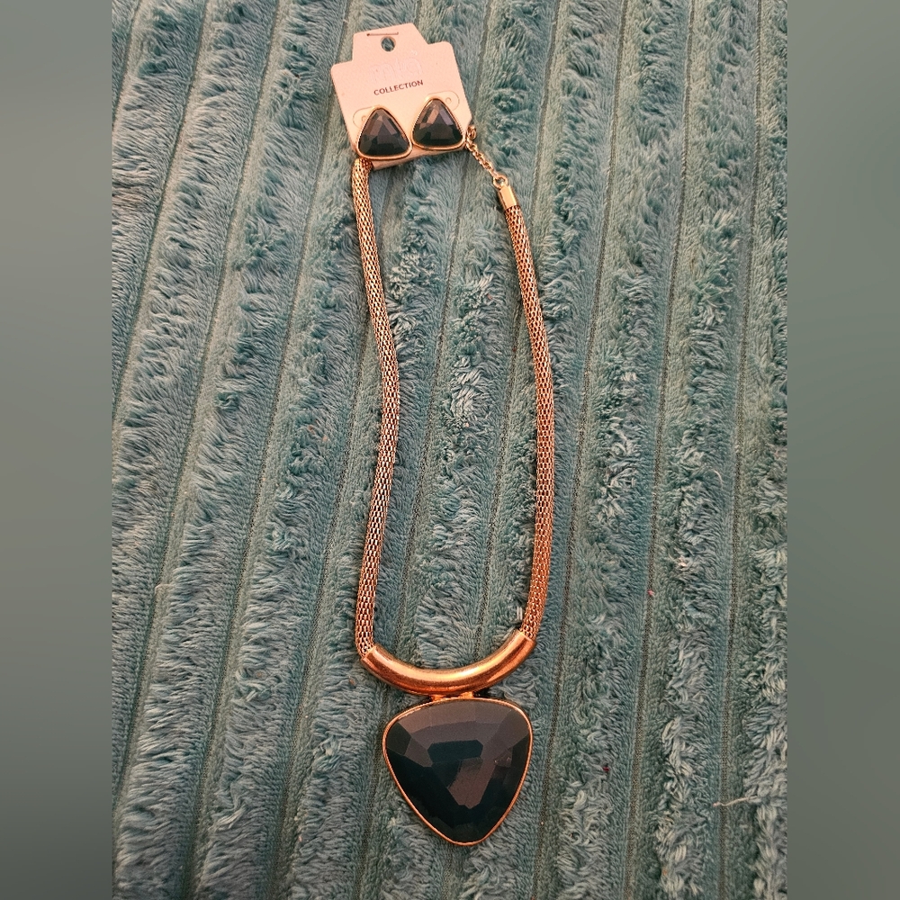 Elegant Gold Necklace